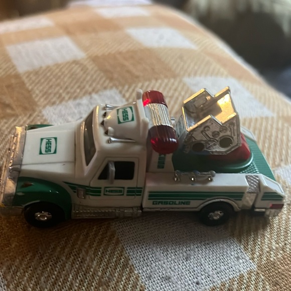 MATCHBOX BOAT CARS AND RESCUE TRUCK - Picture 2 of 10